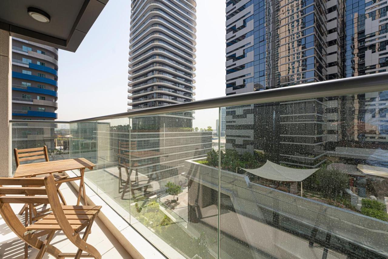 Luxe Apartments Near Dubai Mall, Burj Khalifa - Pool, Gym, & Parking By Sojo Stay Exterior foto