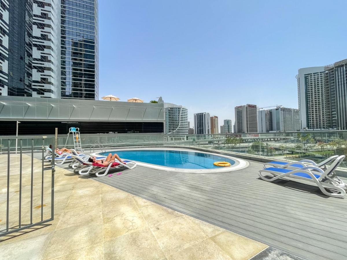 Luxe Apartments Near Dubai Mall, Burj Khalifa - Pool, Gym, & Parking By Sojo Stay Exterior foto